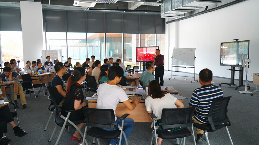 提升管理技能  服務企業發展