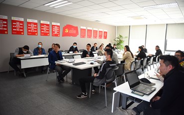 奮起直追 大步進位